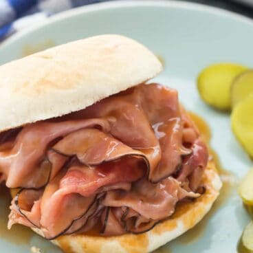 Sweet, smoky ham in an easy homemade barbecue sauce that you can whip up in 10 minutes! Beat the dinner time rush with this quick, flavorful meal! Includes step by step recipe video. | easy recipe | easy dinner recipe | slow cooker | crockpot | barbecue